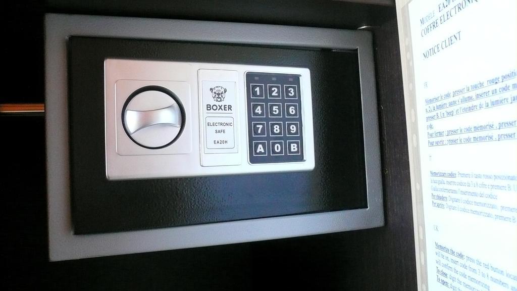 Hotel L'Europeen Tarbes Værelse billede